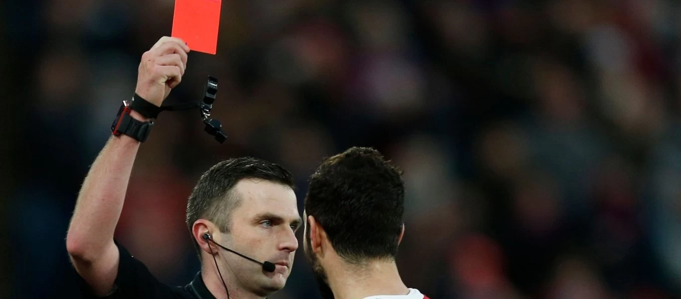 Η ιστορία γύρω από την ανακάλυψη των καρτών στο ποδόσφαιρο